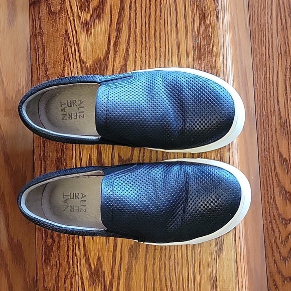 Naturalizer Sneaker - Picture 2 of 5